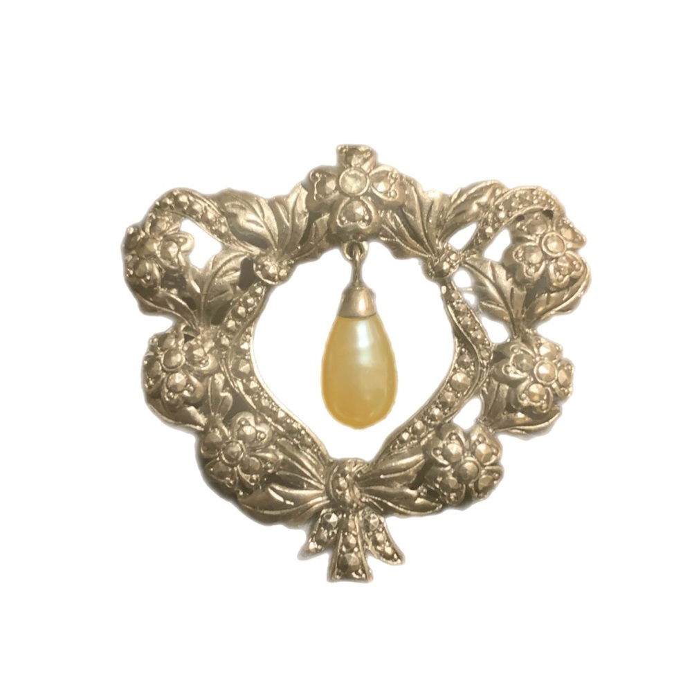 Vintage AVON Romantic Renaissance Brooch Heart Flowers Marcasite Pin 2”